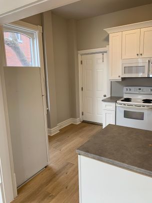 For Lease - 172 Dunlop Street, Barrie, Ontario - Photo 1