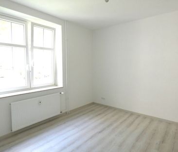 *** Modernisierte Altbauwohnung mit toller Wohnküche und Loggia zu ... - Photo 1