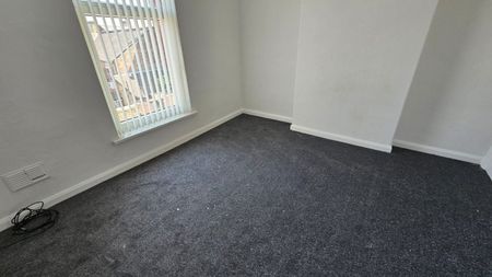 3 bed Terraced - To Let - Photo 2