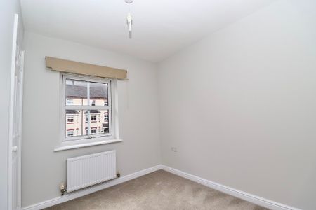 3 bedroom Detached House to let - Photo 5