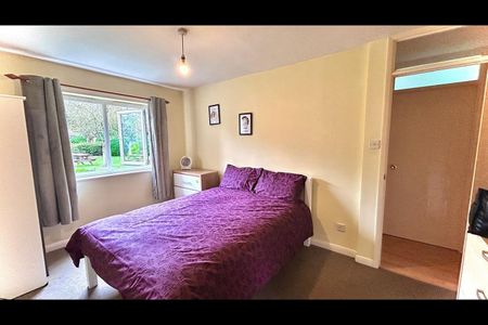 2 Bed Flat, Kingfisher Wharf, NG7 - Photo 2