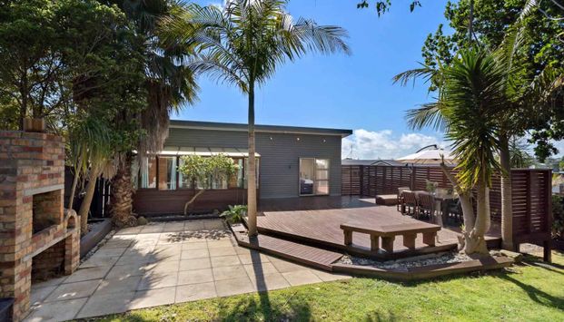 Renovated three bedroom house on Vincent St - Photo 1