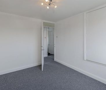 2 bedroom semi-detached house to rent - Photo 5