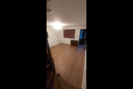 2 Bed Terraced House, Armstrong Close, E6 - Photo 5