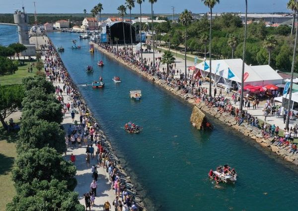 Apartamento T2 Mobilado na Praia da Barra.