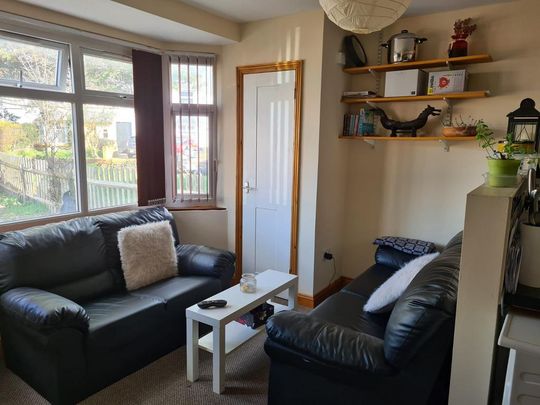 1 bedroom in a house share to rent - Photo 1