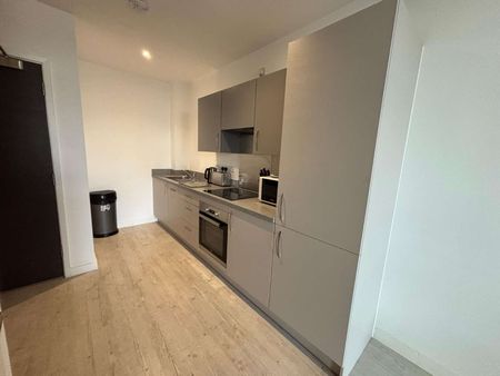 Available NOW| Fully Furnished | Studio Apartment | Salford Quays Area | Within 10-Minutes Walking Distance of Tram Lines - Photo 2