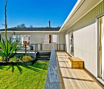 Large Five-Bedroom Family Home in Old Greenhithe - Photo 3