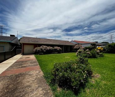 Charming Family Home in a Prime Location - Photo 3