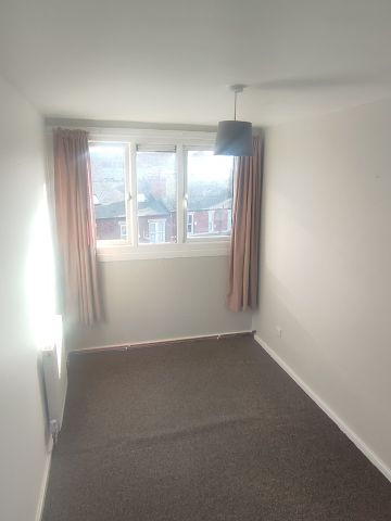 2 Bed Maisonette, Cliff Street, S11 - Photo 3