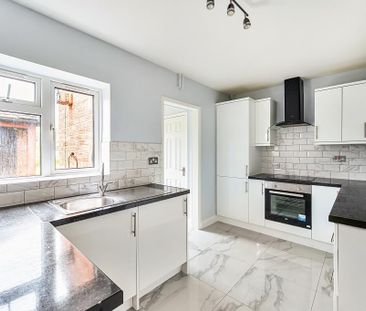 3 bedroom terraced house to rent - Photo 4