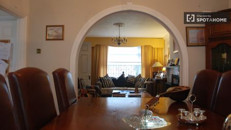 Decorated room in shared apartment in Killiney, Dublin - Photo 2