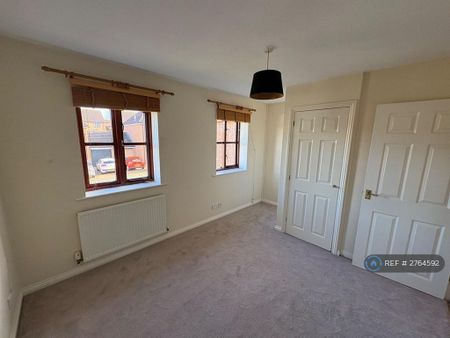 2 bedroom semi-detached house to rent - Photo 3