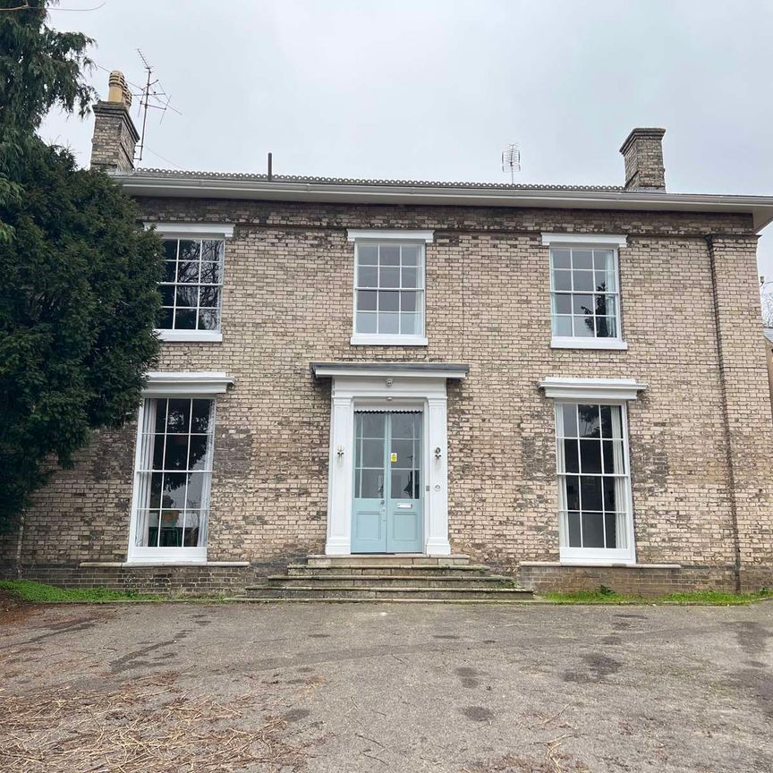 Stunning Property! Room 2 - Medium Double Ensuite - Photo 2