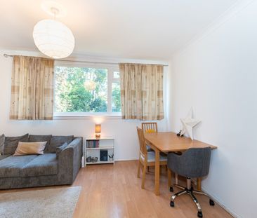 2 Bed Flat, Melrose Road, SW18 - Photo 1