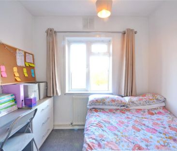 4 bedroom semi-detached house to rent - Photo 3