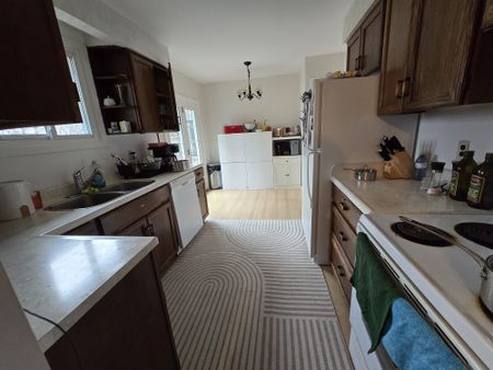 For Lease - 205 Merrett Drive Unit# Main Floor, Barrie, Ontario - Photo 2