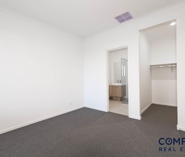 31 Devonia Avenue, Fraser Rise VIC 3336 - House For Rent | Domain - Photo 6