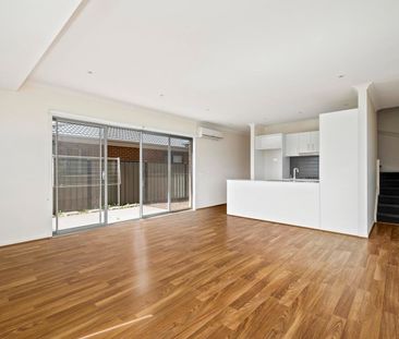 Modern Living at it's best - Photo 3