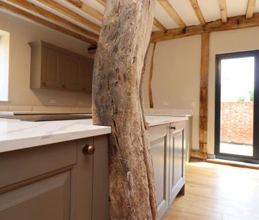 3 bedroom barn conversion to rent - Photo 2