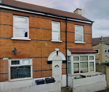 2 Bed Flat, Myrtle Road, E17 - Photo 1