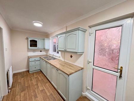 2 bedroom semi-detached house to rent - Photo 5