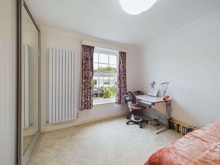 Beautifully presented four bedroom townhouse in prime Wimbledon location. - Photo 4