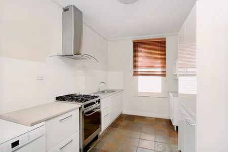 2 Bed, 1 Bath - Photo 4