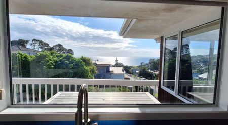 Stunning 5-Bedroom Home with Sea Views at Rothesay Bay - Photo 5