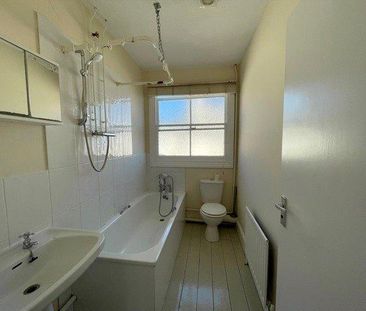 3 bedroom flat to rent - Photo 3