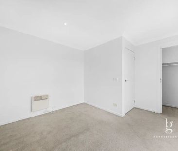 “Modern 3-Bedroom Townhouse in Maidstone” - Photo 4