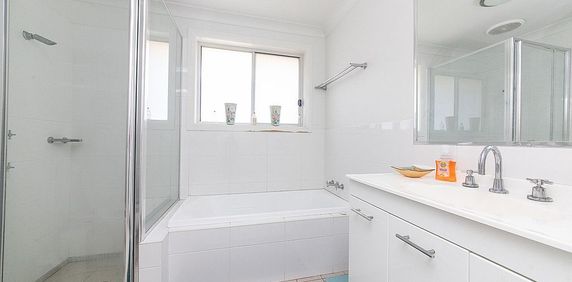 More space than meets the eye! - Photo 2