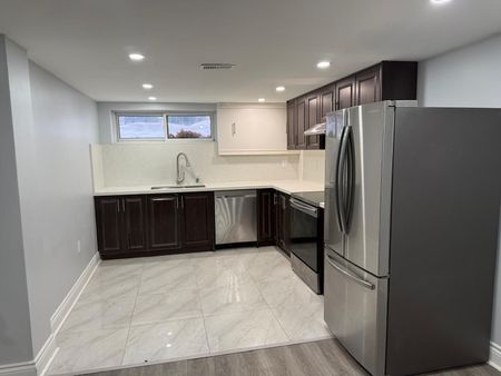 For Lease - 19801 Leslie Street Unit# Bsmt, East Gwillimbury, Ontario - Photo 2