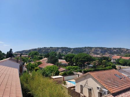 location Appartement T2 DE 45.5m² À CAVAILLON - Photo 3