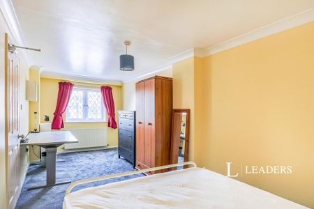 1 bedroom in a house share to rent - Photo 2