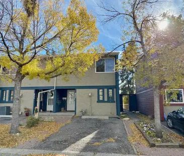 ***Riverside 3 Bedroom Townhouse*** | #801, 6223 31 Ave, Calgary - Photo 1