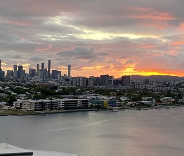 Executive One Bedroom Apartment with Stunning River & City views - Photo 1