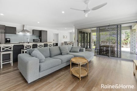Exquisite Entertainers Home in Upper Coomera - Photo 5