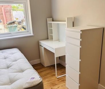 Kingsholm Road, Southmead, Bristol - Photo 6
