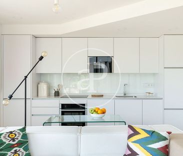 2 bedroom luxury penthouse for rent in Madrid, Spain - Photo 4