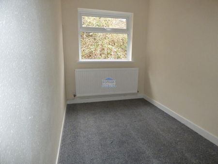 3 bedroom end of terrace house to rent - Photo 3