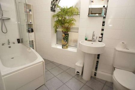 Heatley House, Lymm, WA13 - Photo 5