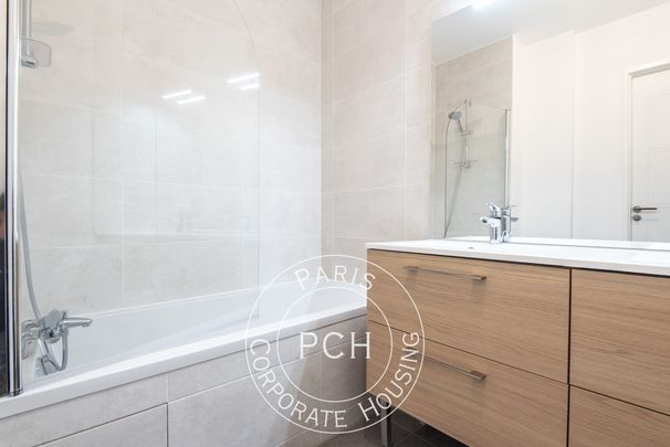 Rue saint-Charles, - Photo 1