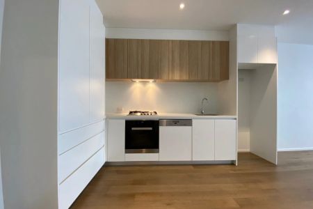 203/200 Whitehorse Road, - Photo 3