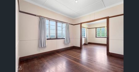 Large Dining Area - Photo 2