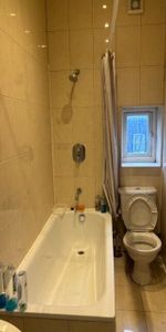 High Street - Photo 3