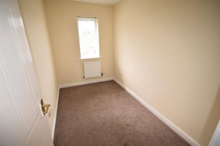 4 bedroom semi-detached house to rent - Photo 5