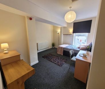 10 Bed Semi-Detached House, Upper Hanover Street, S3 - Photo 2