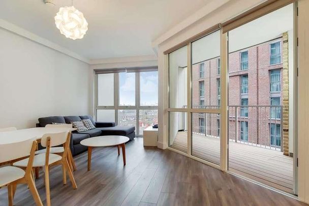 Silvertown Way, Canning Town, E16 - Photo 1