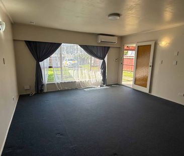 Spacious 2 Bedroom - Double Garage Included - Photo 5